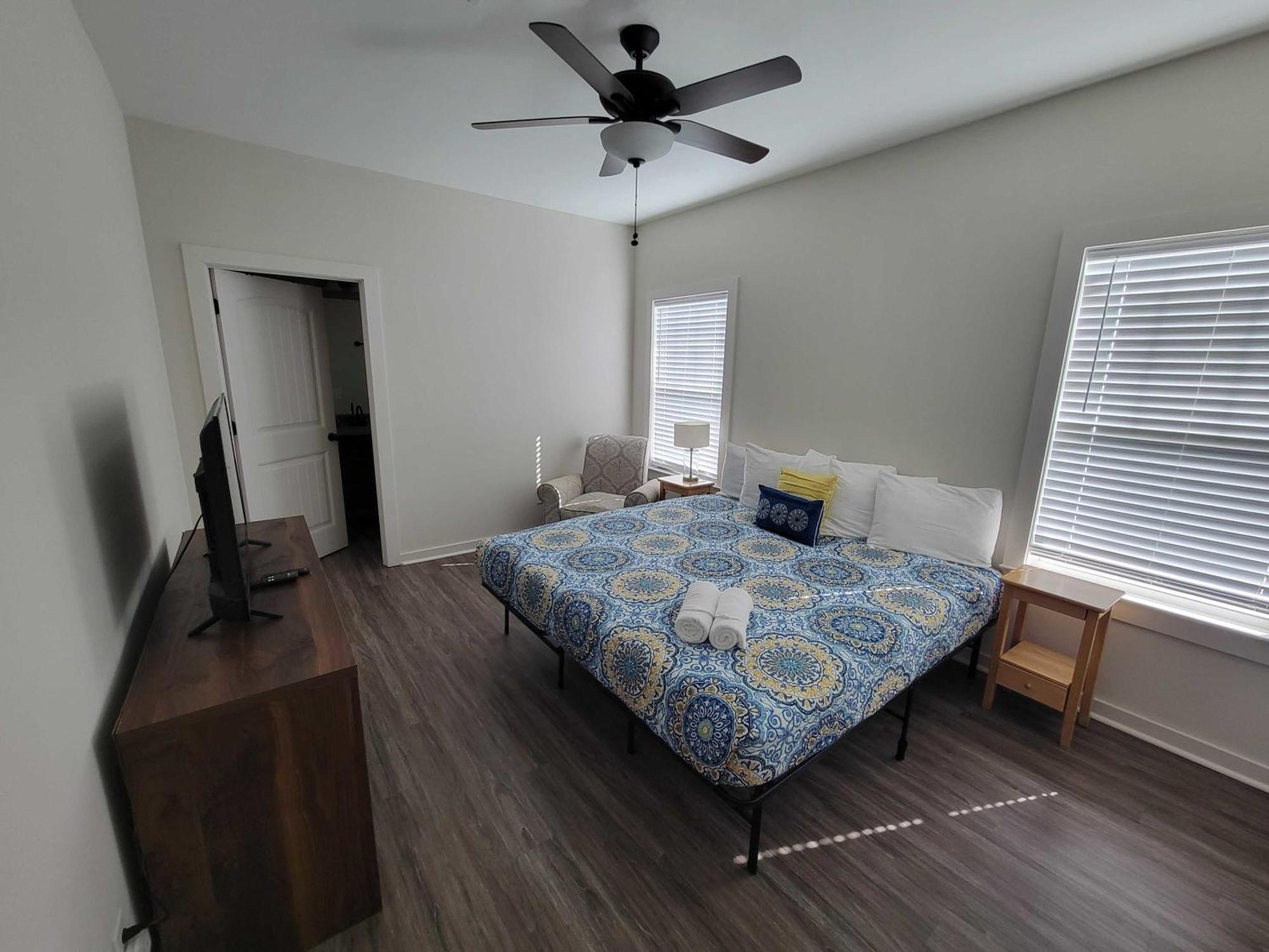 Beach Flow Bungalow-Mins To Downtown-Dining-Base Pensacola Exterior photo